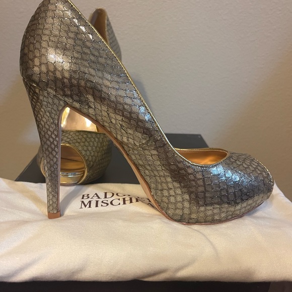 Gold scale heels - Picture 4 of 9